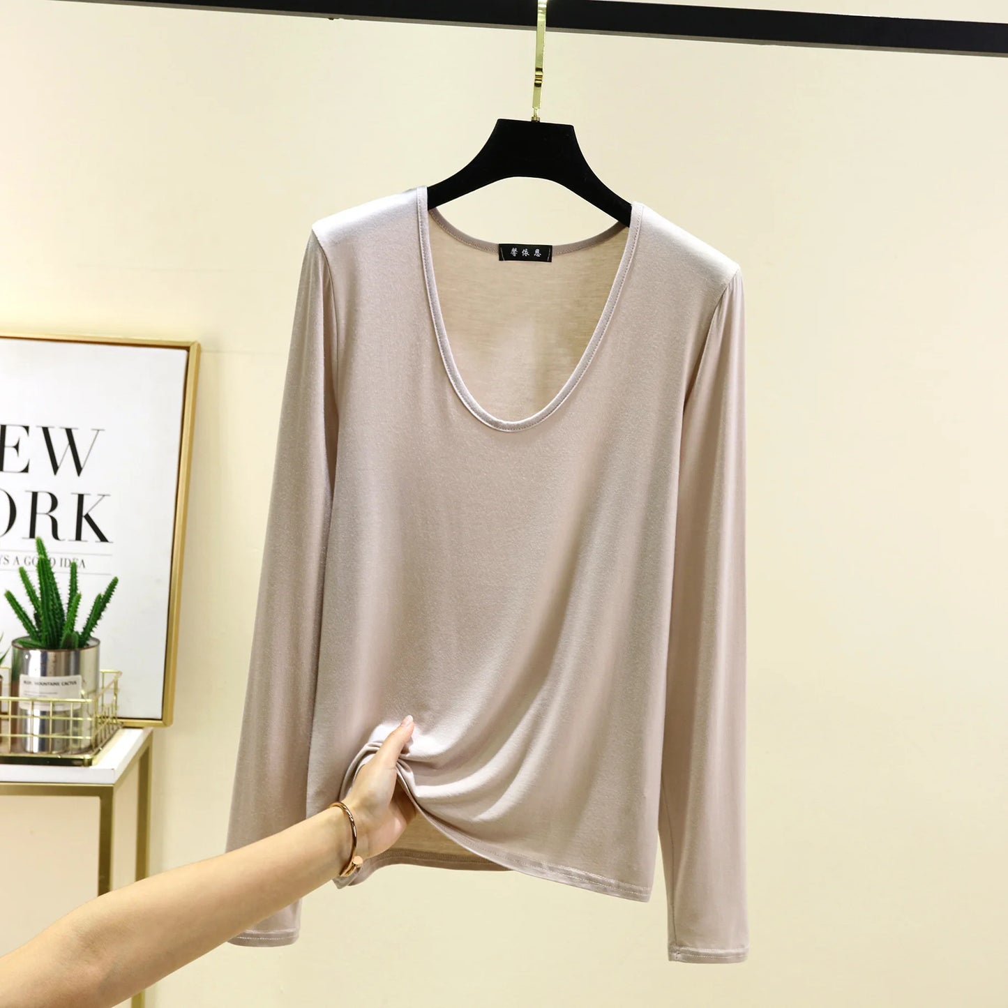 Plus size L to 6XL U-Neck Women's T-shirt Long sleeves Loose Bottomed Tshirts solid color Casual Tee Tops All match