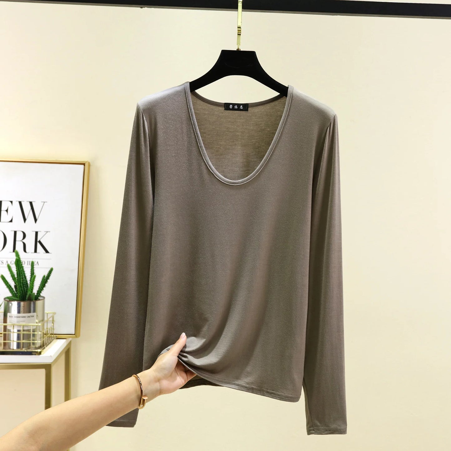 Plus size L to 6XL U-Neck Women's T-shirt Long sleeves Loose Bottomed Tshirts solid color Casual Tee Tops All match