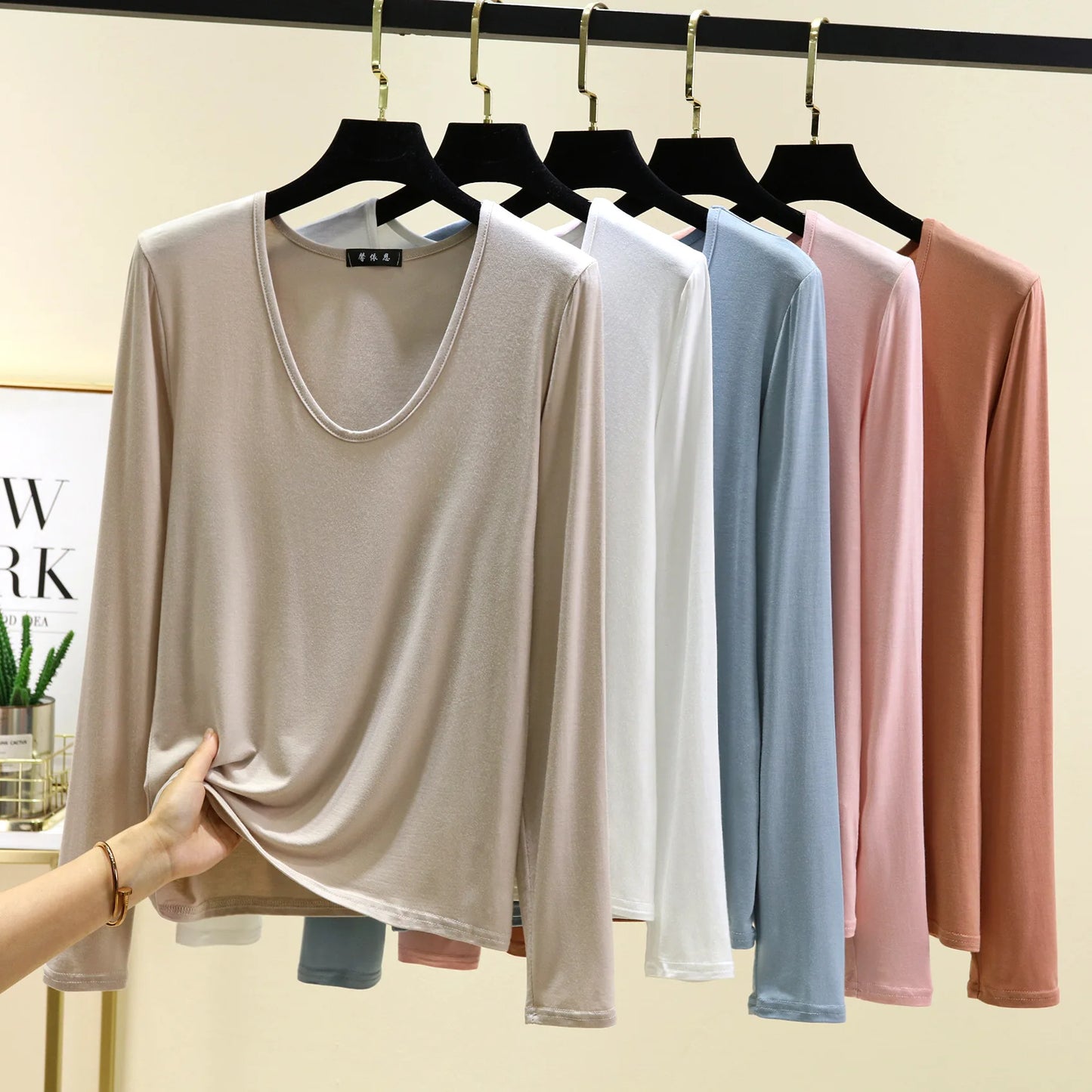 Plus size L to 6XL U-Neck Women's T-shirt Long sleeves Loose Bottomed Tshirts solid color Casual Tee Tops All match